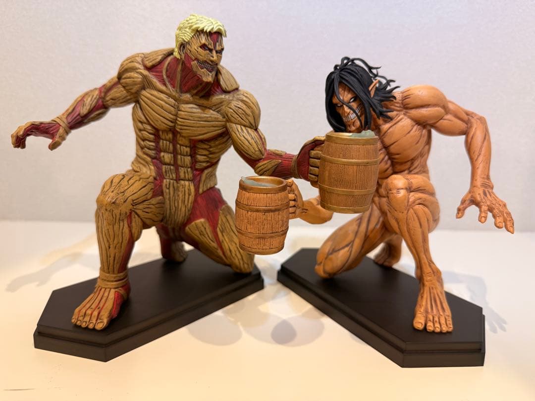進撃の巨人+鎧の巨人 フィギュア 2体セット