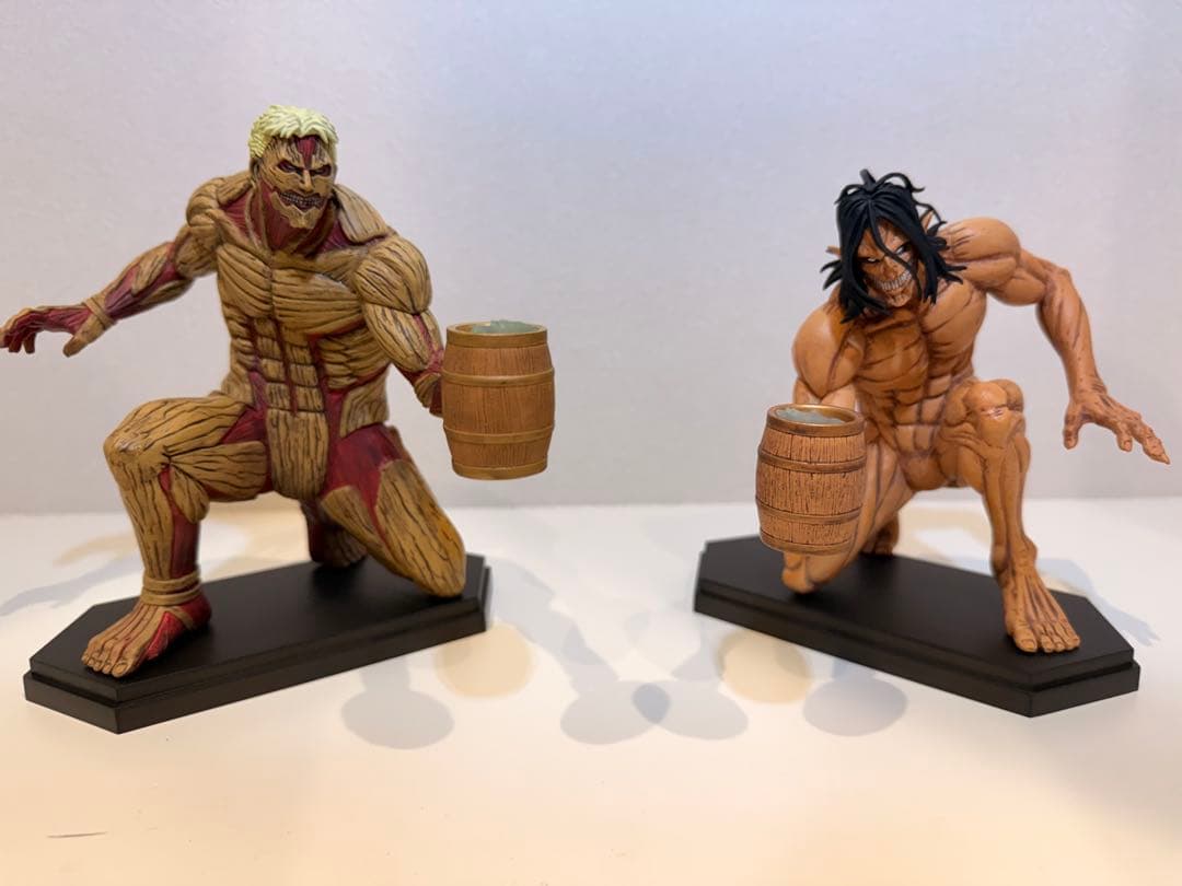 進撃の巨人+鎧の巨人 フィギュア 2体セット
