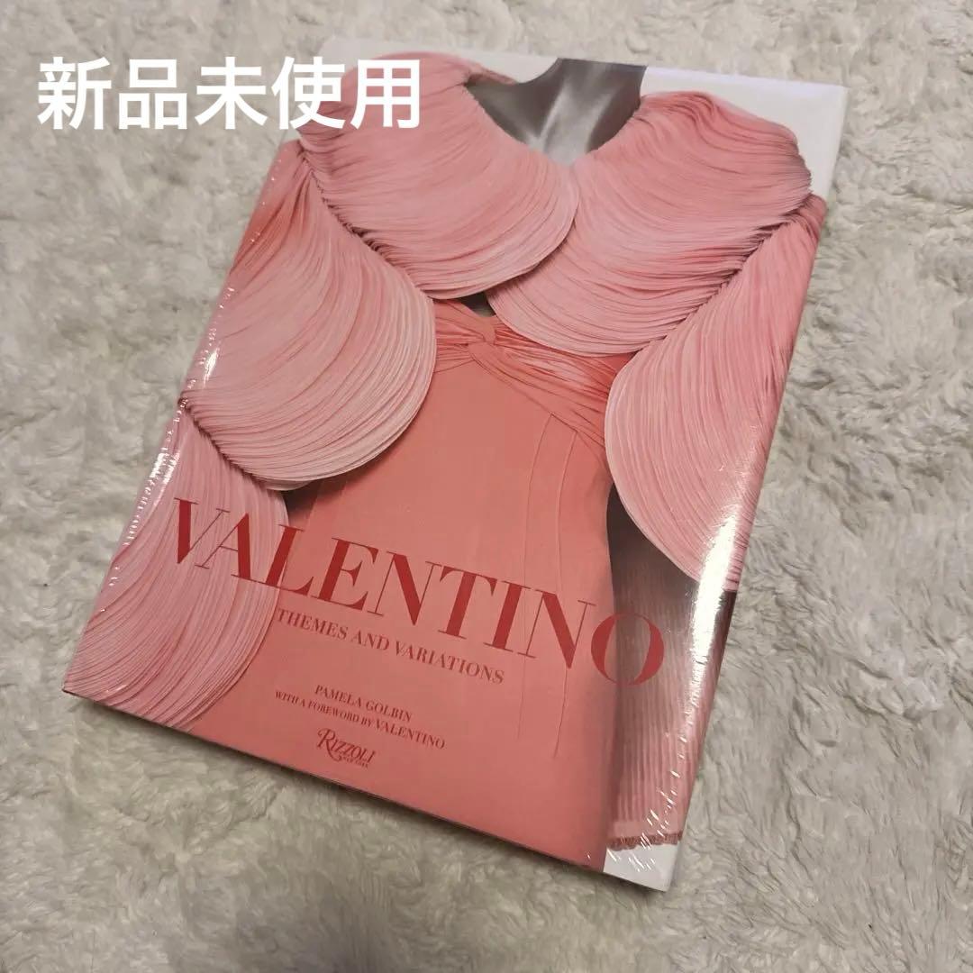 VALENTINO THEMES AND VARIATIONS 洋書　【新品】
