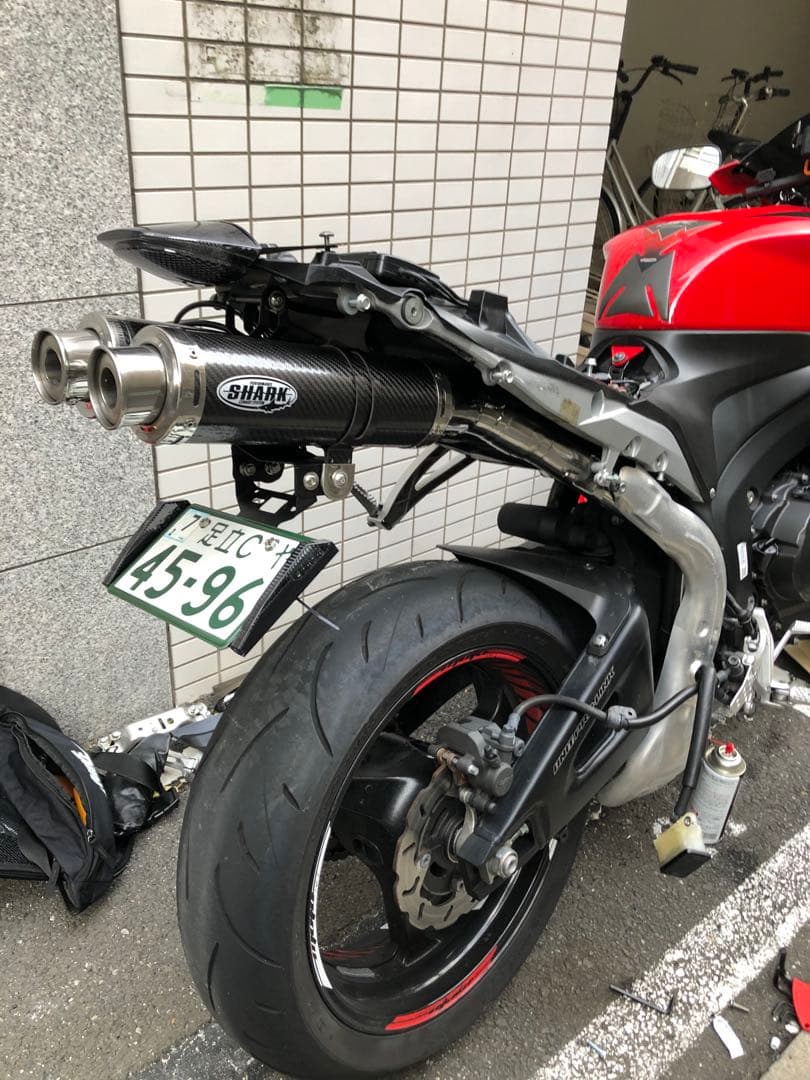 （釣り大好きマン）SHARK カーボスリップオンマフラー　cbr600rr