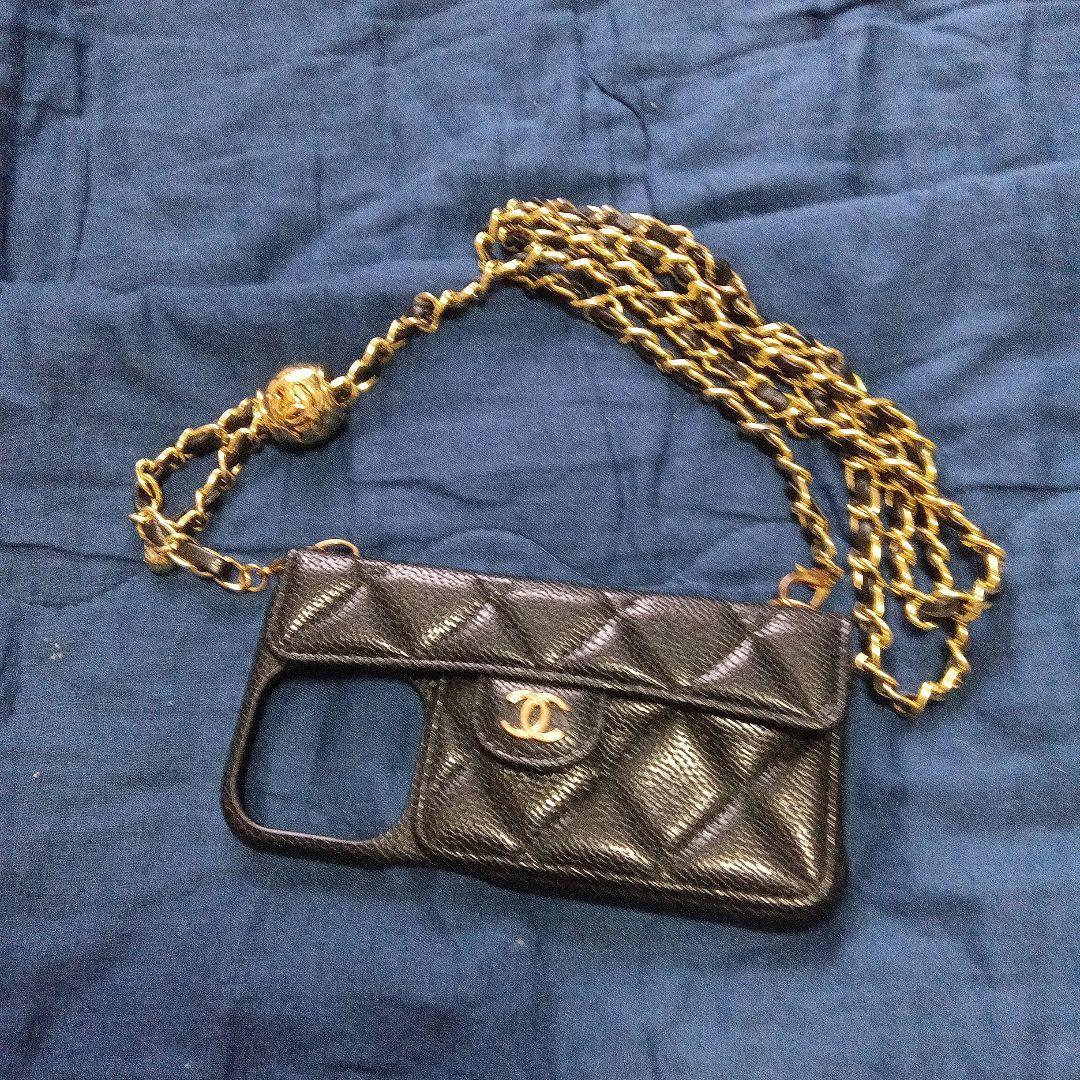 三連休価格！CHANEL ❤ iPhoneケース ゴールドチェーン付き