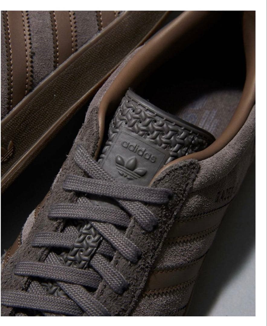 靴 GAZELLE INDOOR JS