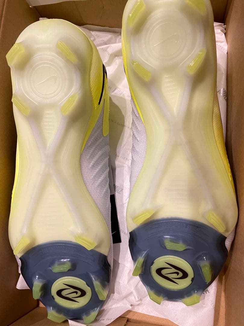 ナイキ　NIKE サッカースパイク　ファントムルナ2 FG 26.5cm