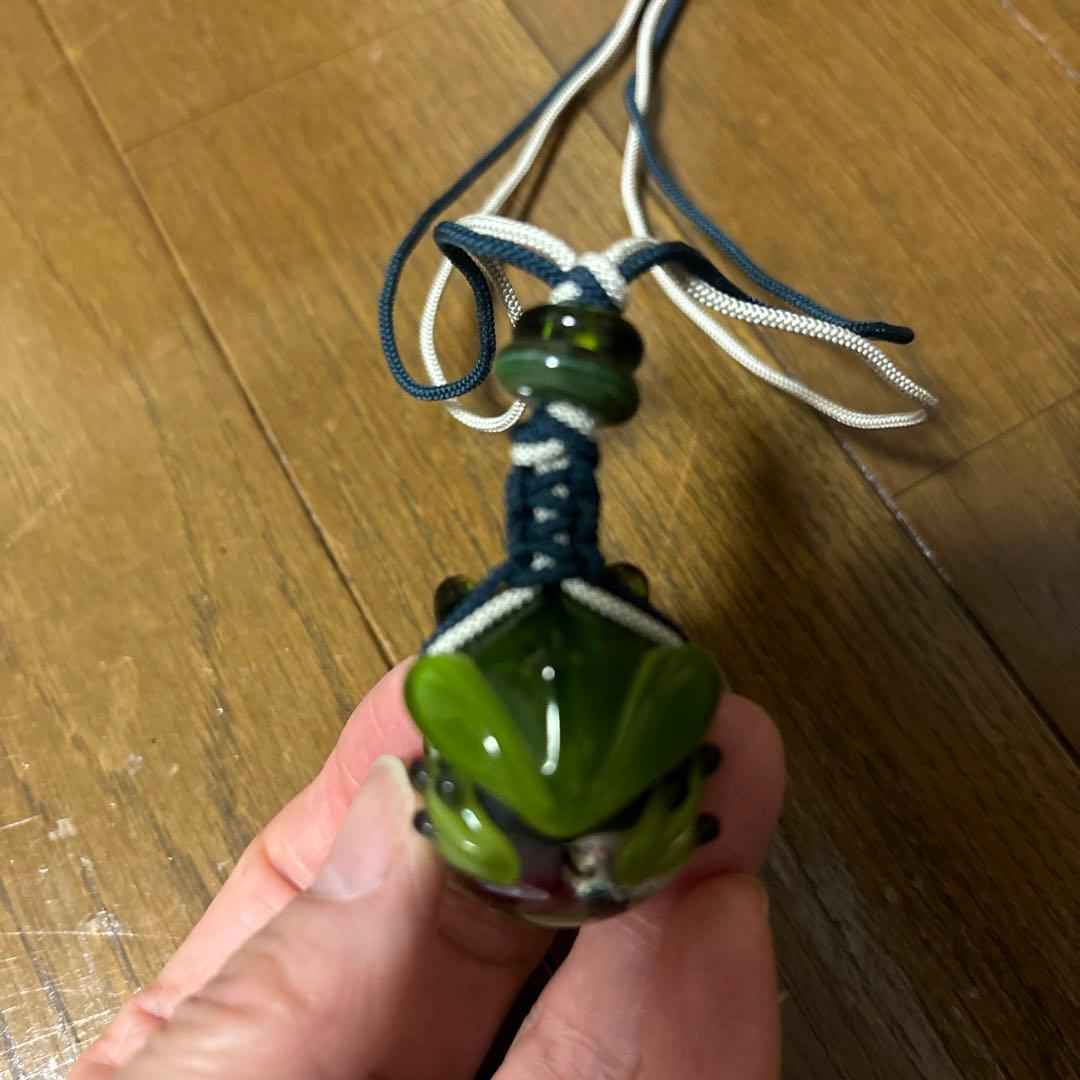 カエルのガラスペンダント