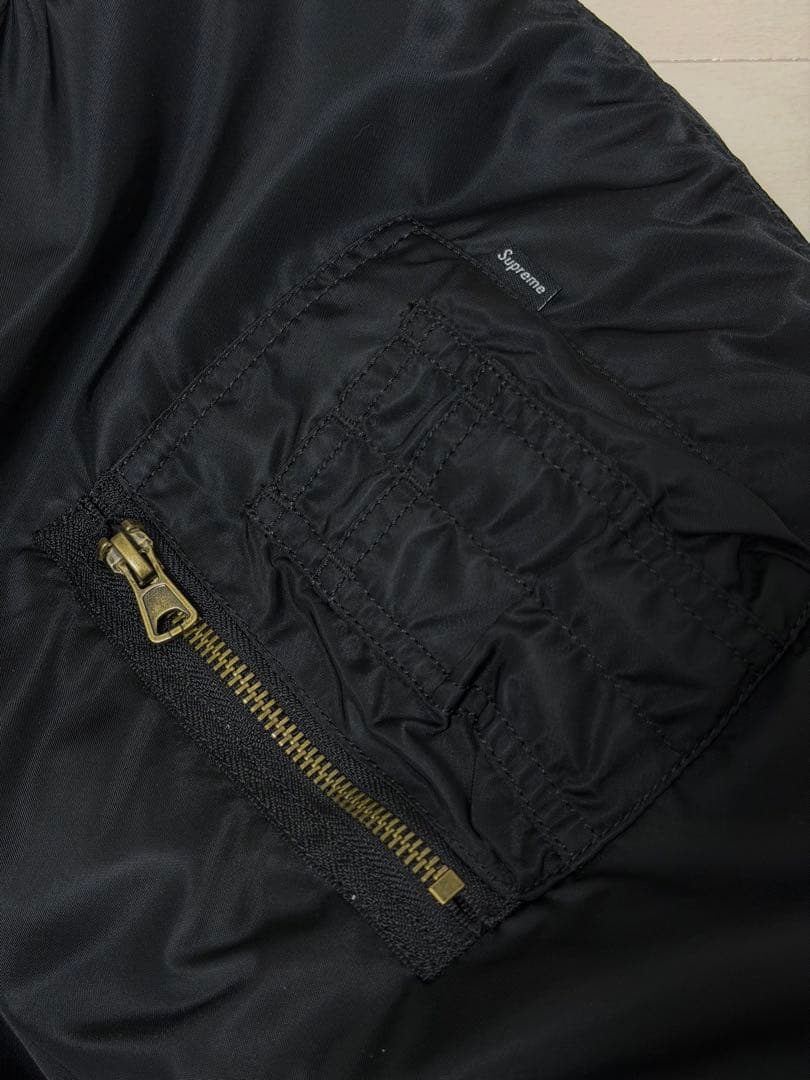 岩田剛典着Supreme Faux Fur Reversible MA-1