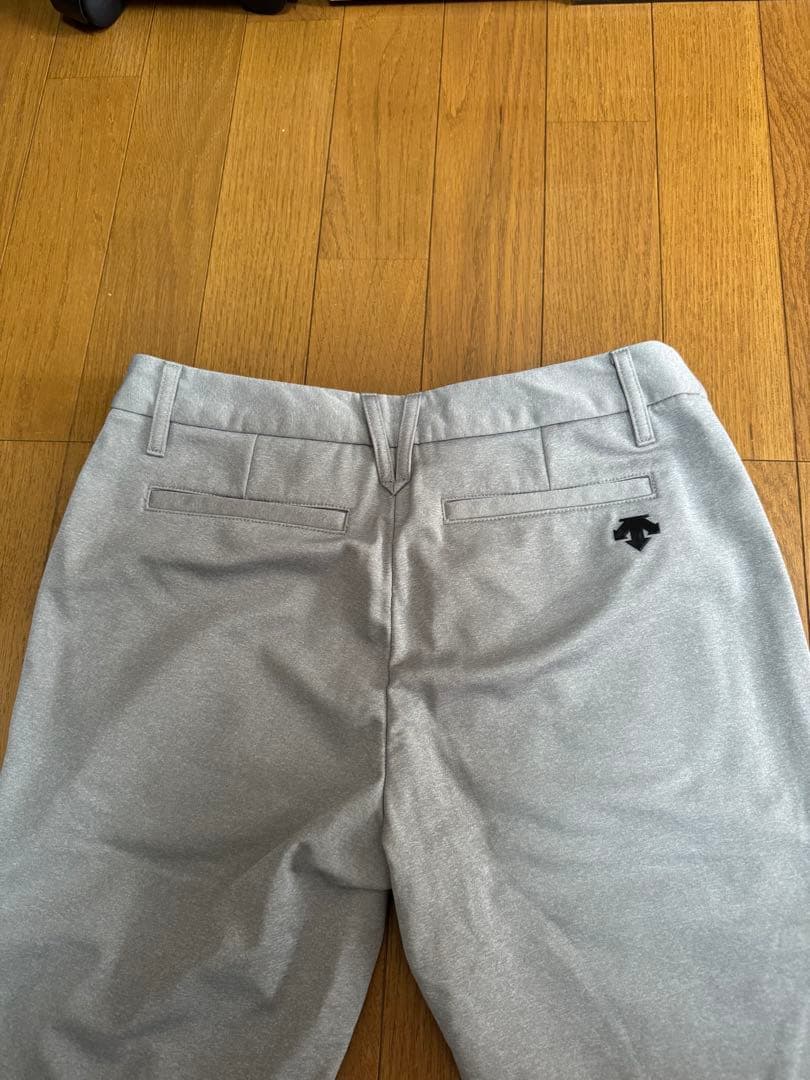 美品デサント　ゴルフパンツ　Mサイズ