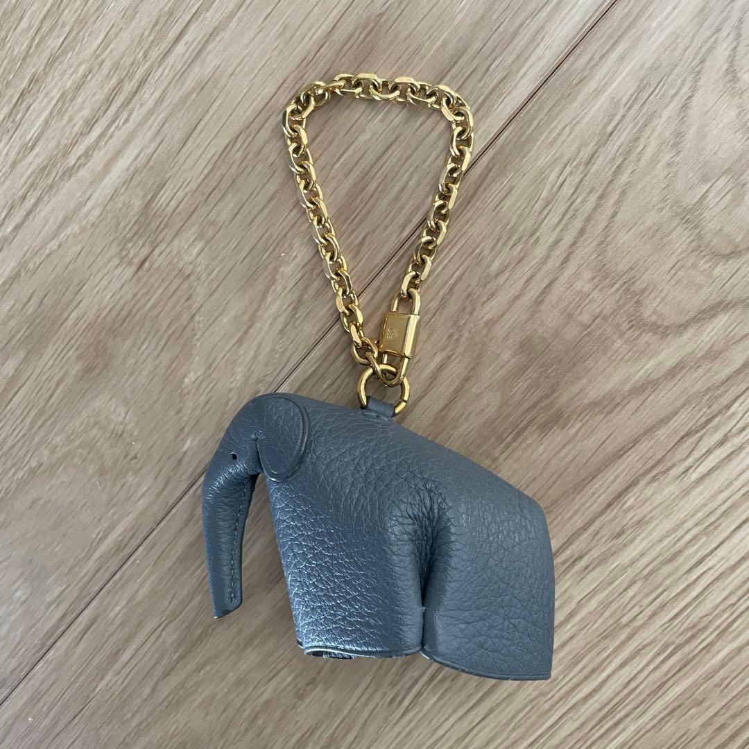 LOEWEロエベ　レザー　チャーム 象