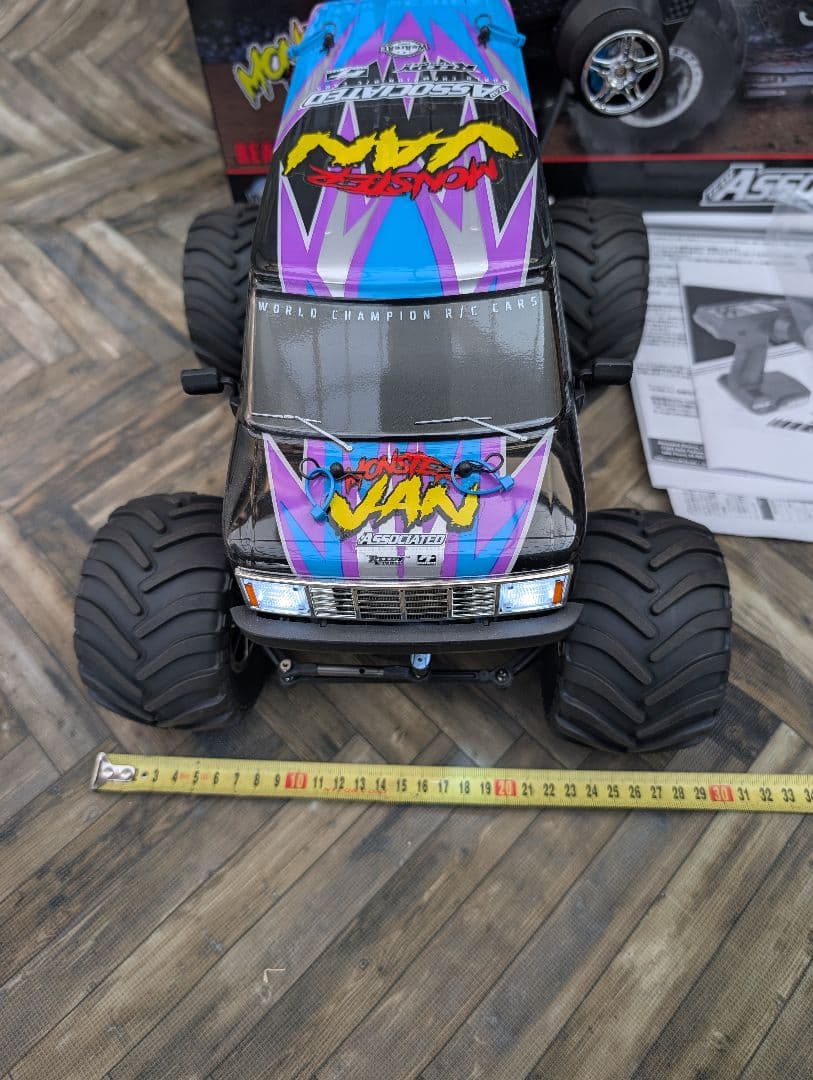 Associated MT12 4x4 Monster Van　RTR ラジコン