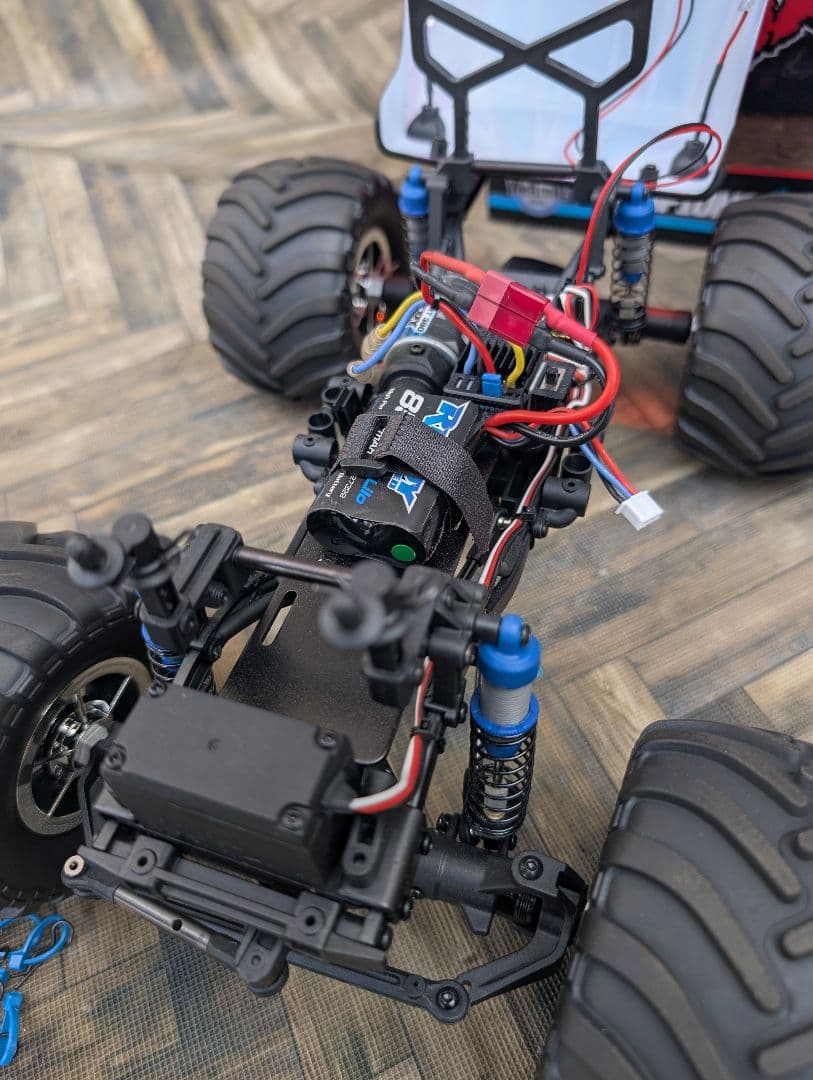 Associated MT12 4x4 Monster Van　RTR ラジコン