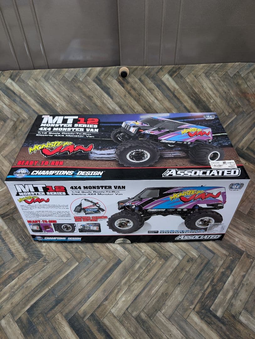 Associated MT12 4x4 Monster Van　RTR ラジコン