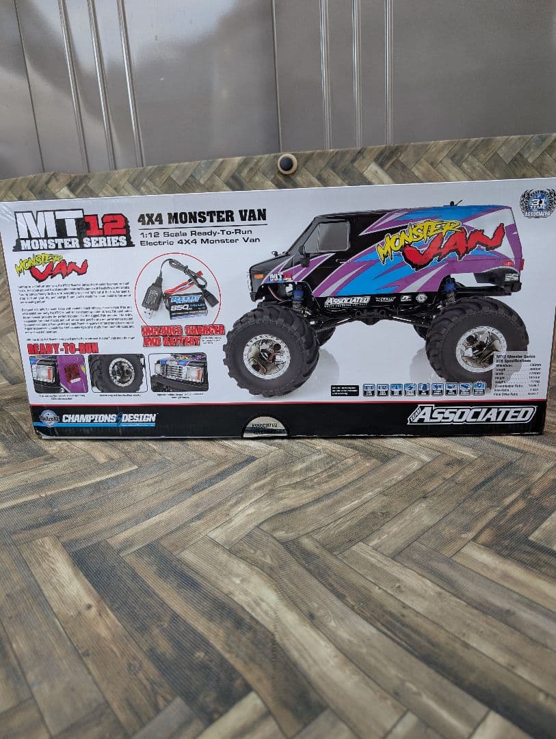 Associated MT12 4x4 Monster Van　RTR ラジコン