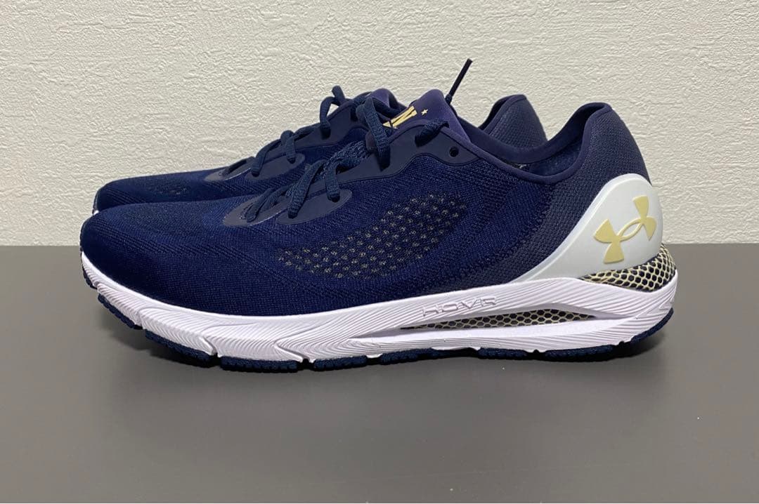 カレッジ　ネイビー　アンダーアーマーUA Hovr 5 海軍　アメフト　バスケ