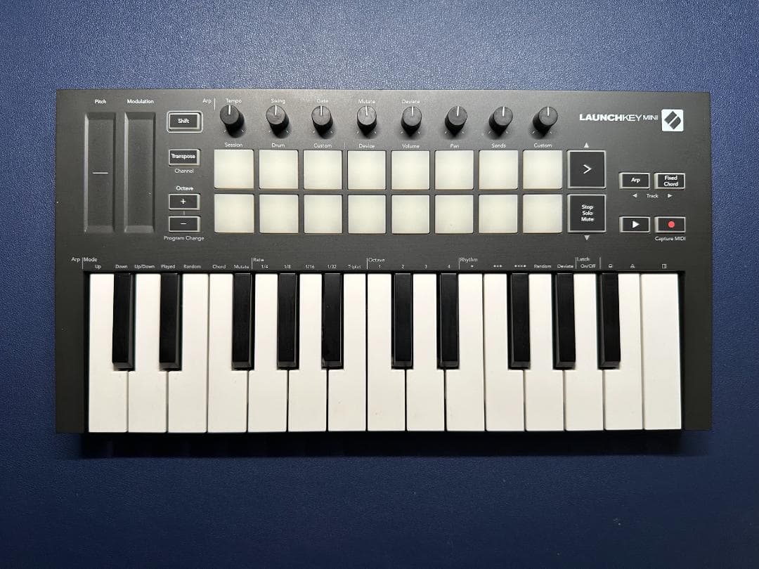 【美品】Launchkey Mini MK3 25鍵 MIDIキーボード