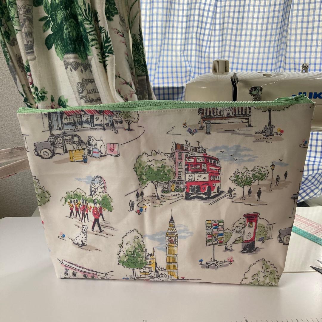 ボストンテリア様　リバティ　キャスキッドソン　ハンドメイド