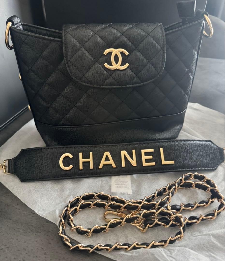 CHANEL ブラック キルティングショルダーバッグ