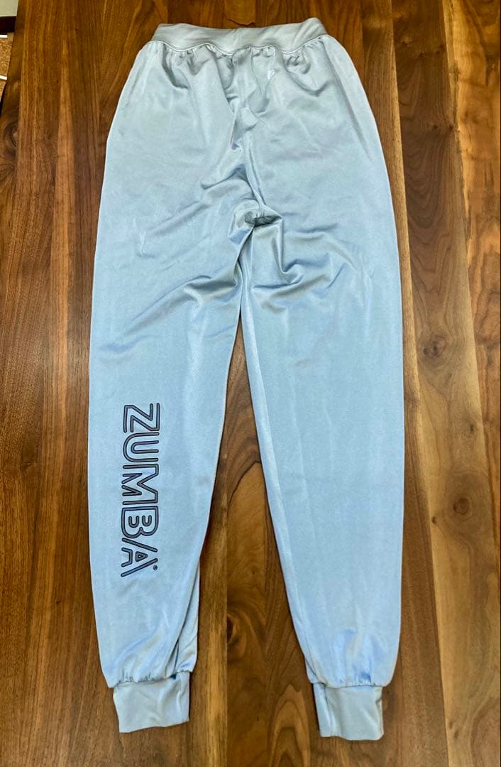 ぷ*ん様 正規品◆ZUMBAズンバ◆薄手シルバーパンツ◆XSサイズ◆中古美品