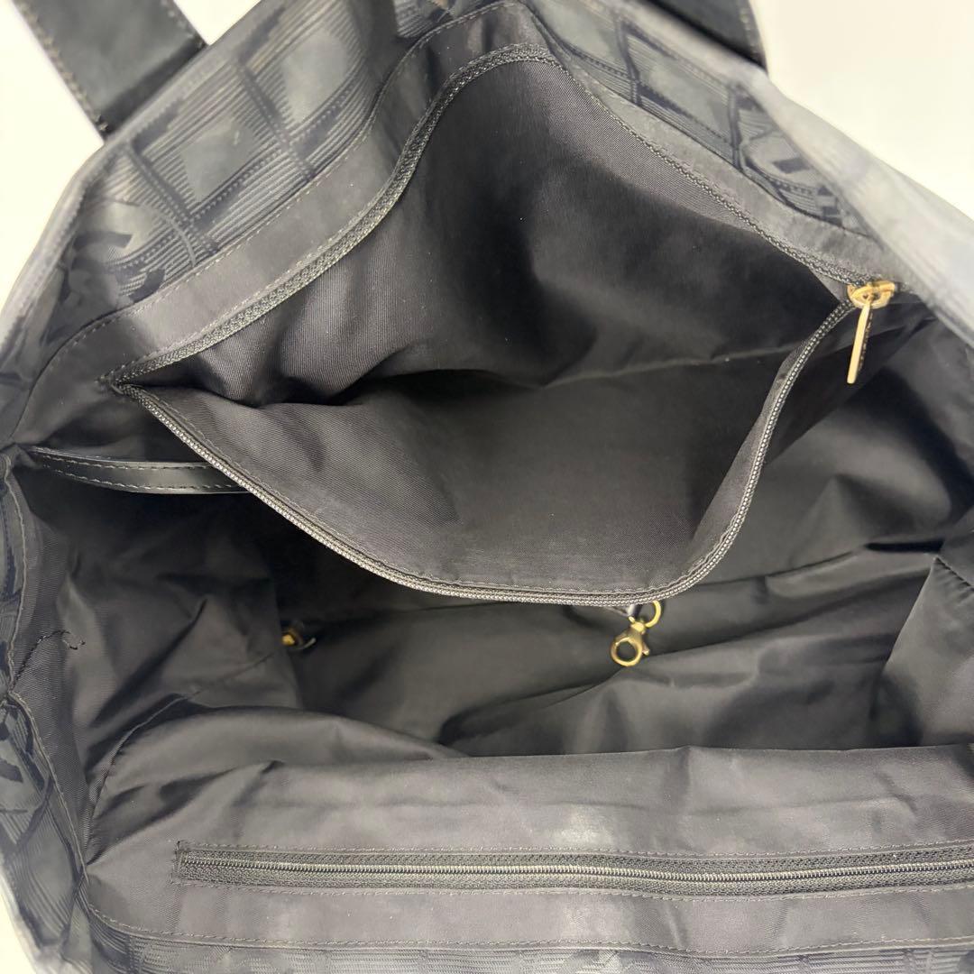 CHANEL シャネル ニュートラベルラインMMトートバッグ 8番台 687