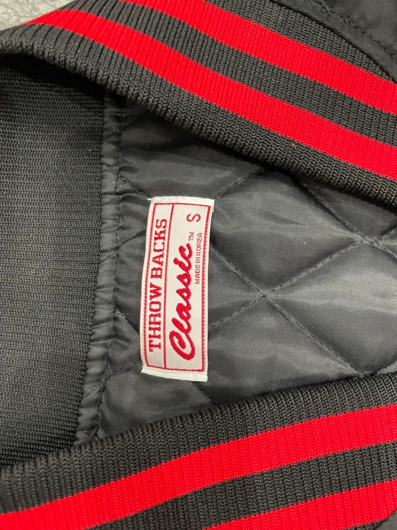 シカゴ・ブルズ スタジャン Sサイズ ブラック/レッド