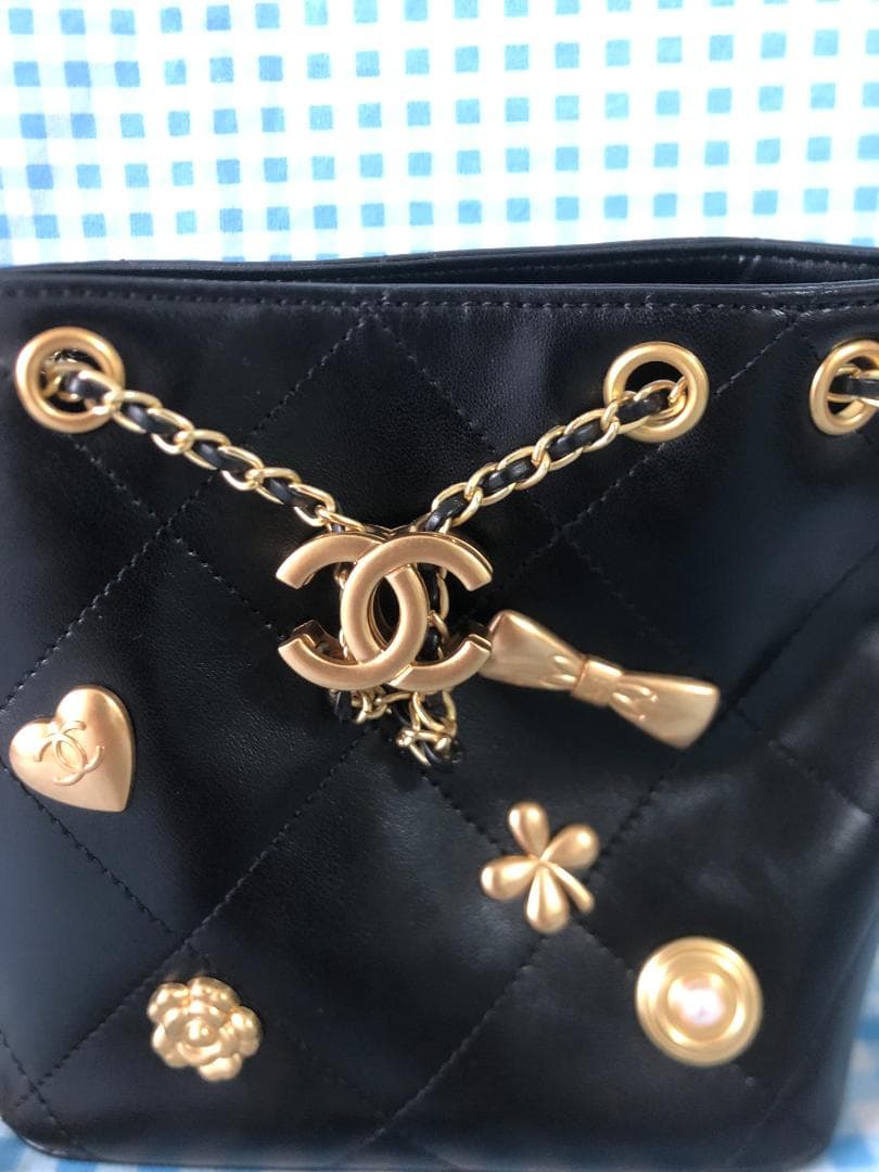 ショルダーバッグ　ノベルティ　ブラック　ゴールドロゴ　バッグ