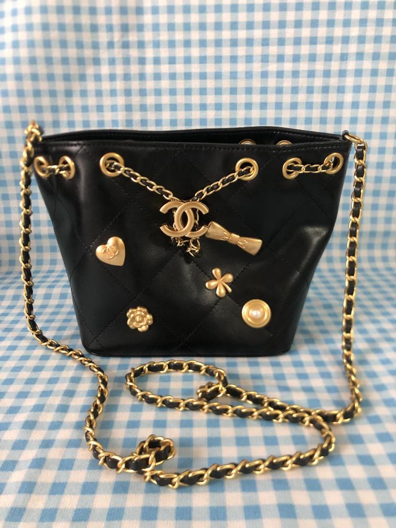 ショルダーバッグ　ノベルティ　ブラック　ゴールドロゴ　バッグ