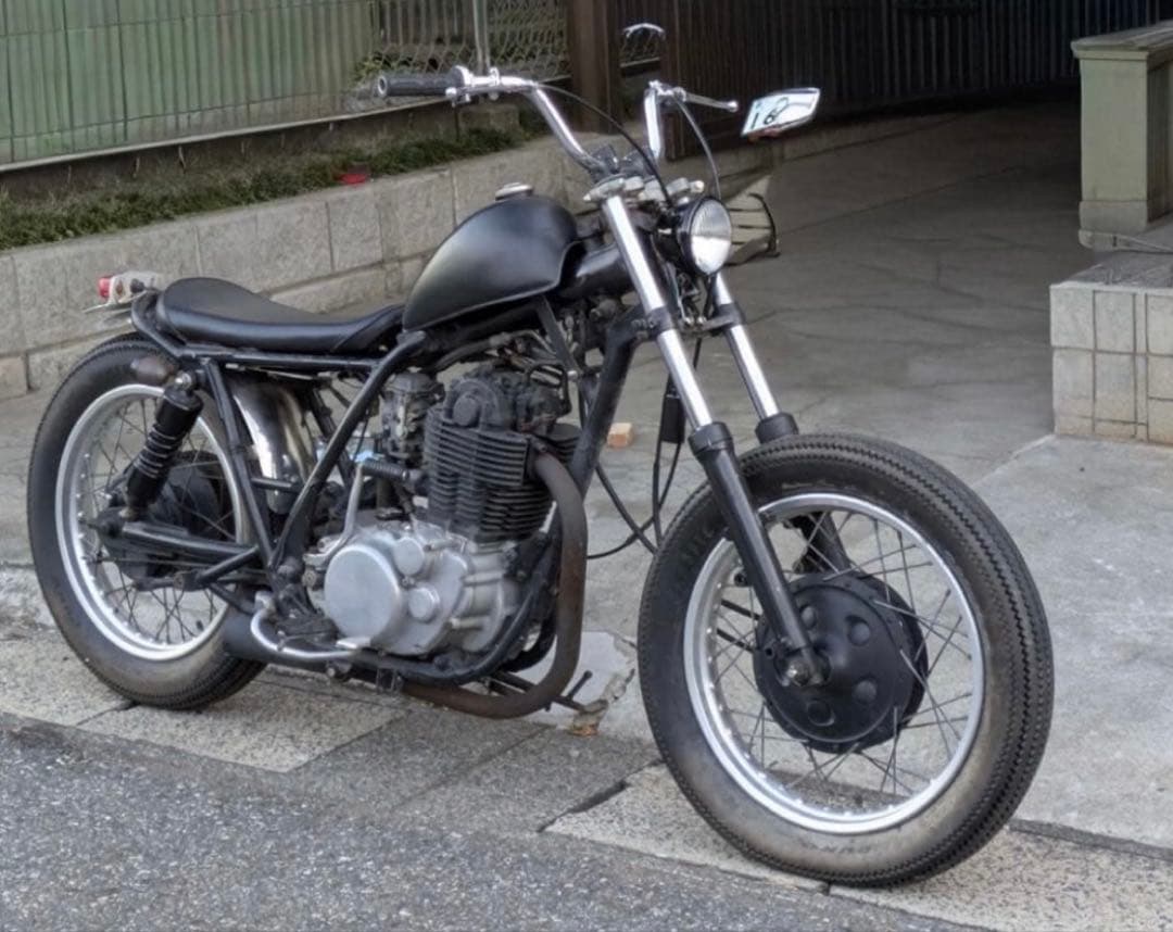 n*n様 sr400 タンク　スポタンピーナッツ　モーターロック　2% ボバー