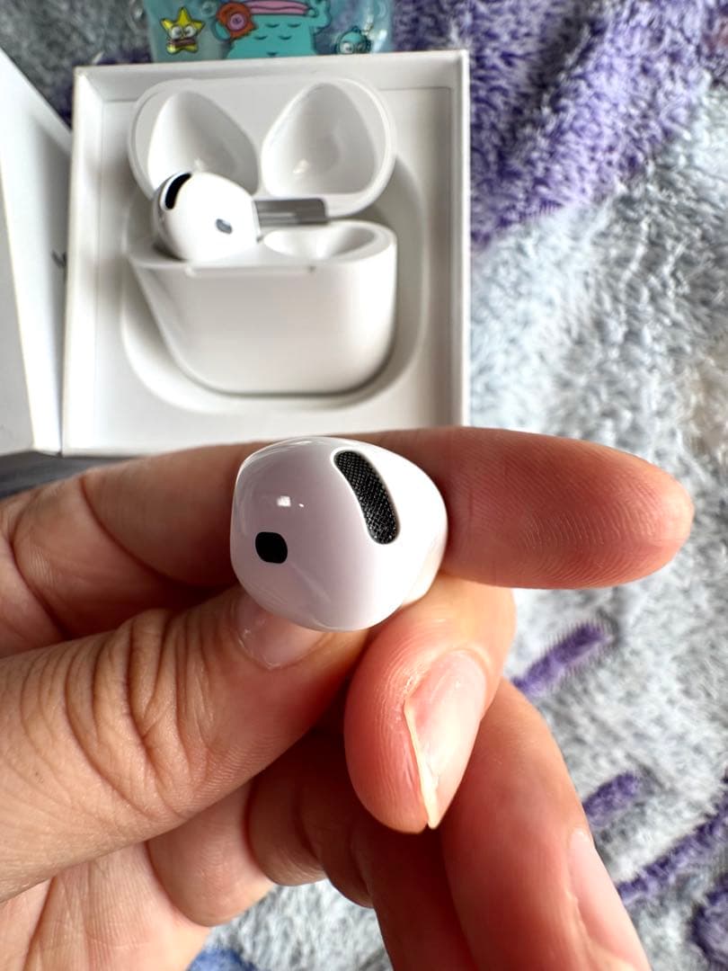 f*s様 AirPods4 ハンギョドンのケース付き