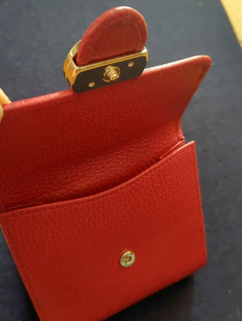 GUCCI レッド 二つ折り財布 箱付き