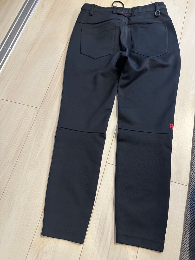 パーリーゲーツ黒のウエスト調整可能なパンツ