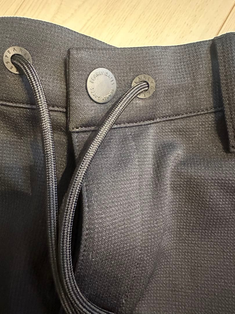 パーリーゲーツ黒のウエスト調整可能なパンツ