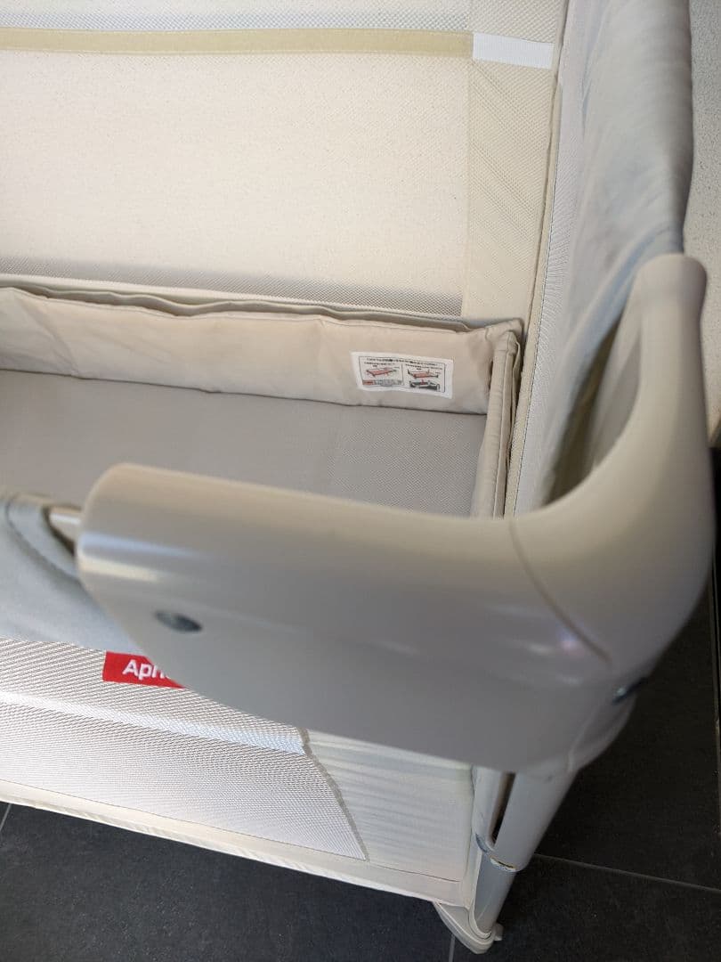 【極美品】　アップリカ　ココネルエアー　ベビーベッド　折り畳み