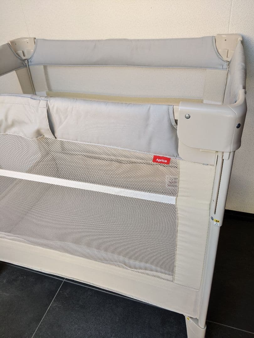【極美品】　アップリカ　ココネルエアー　ベビーベッド　折り畳み
