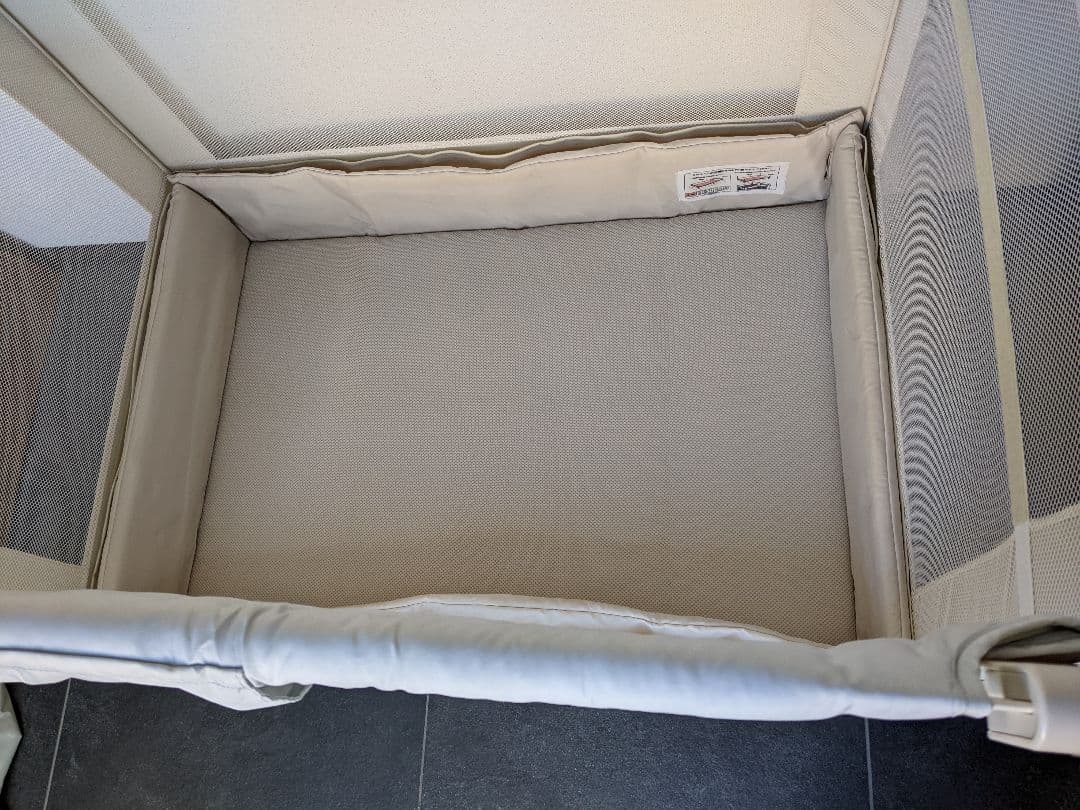 【極美品】　アップリカ　ココネルエアー　ベビーベッド　折り畳み