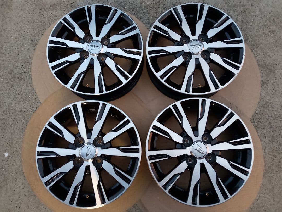 ダイハツ純正ブラックポリッシュホイール