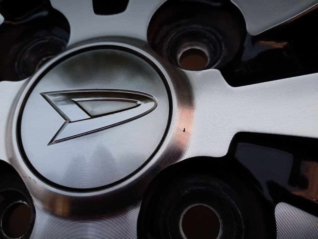 ダイハツ純正ブラックポリッシュホイール