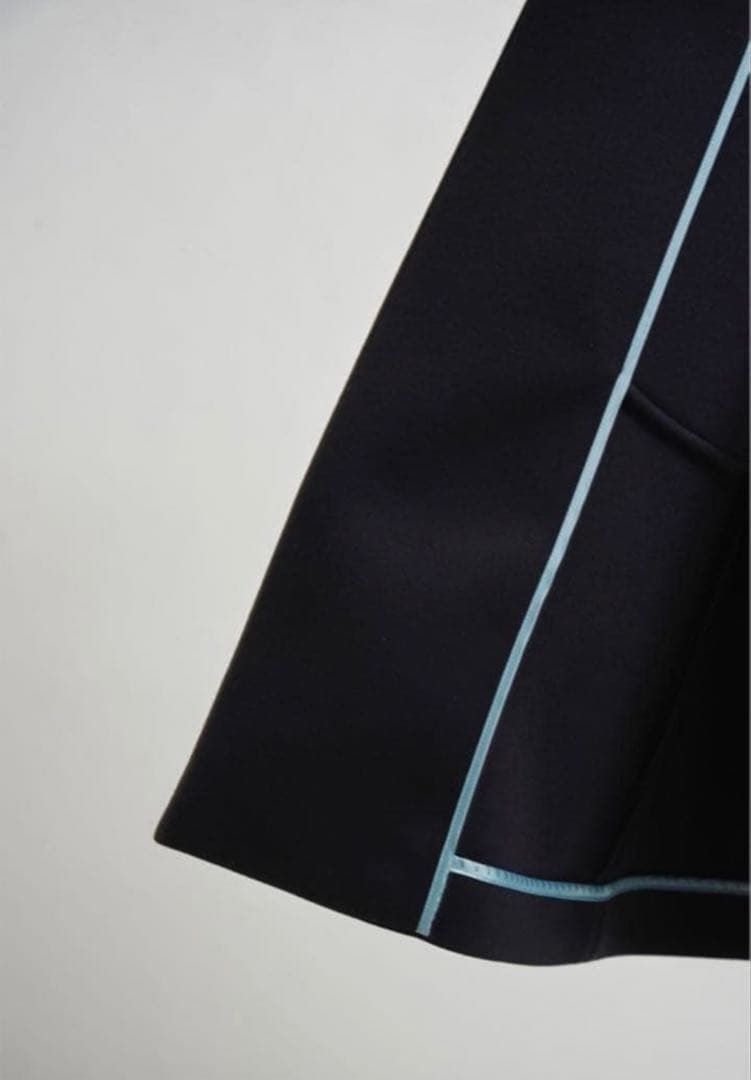 フード付きブラックロングベスト