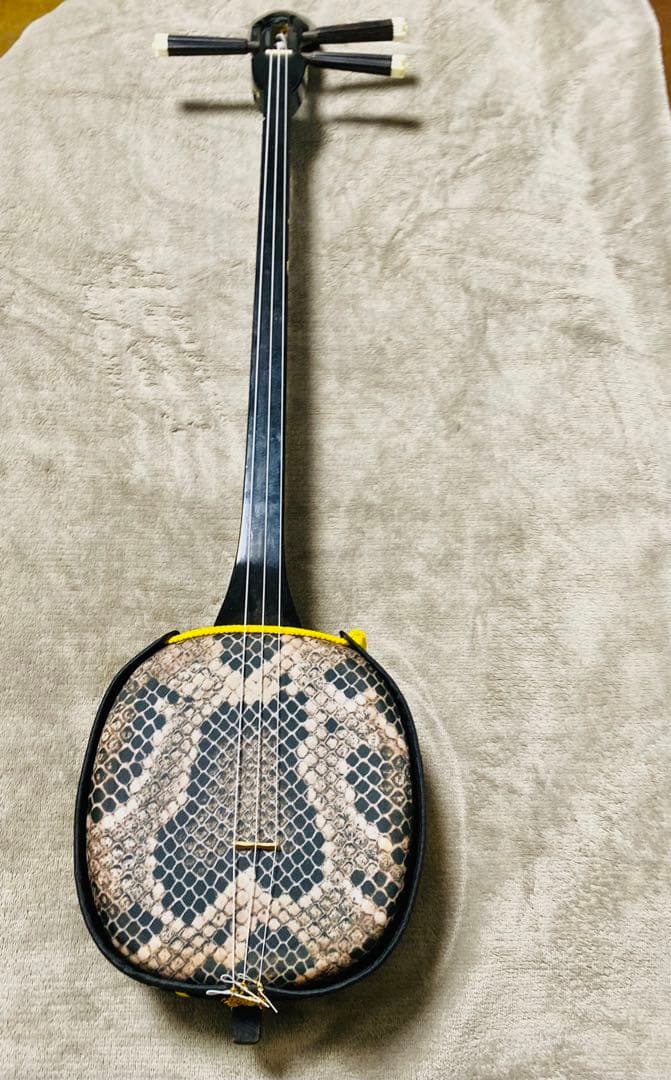 ヘビの皮模様 三線 3弦