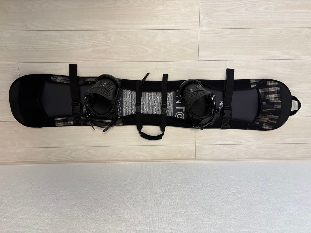 TNTC 143 スノーボード FLUXバインディングS、ケース付