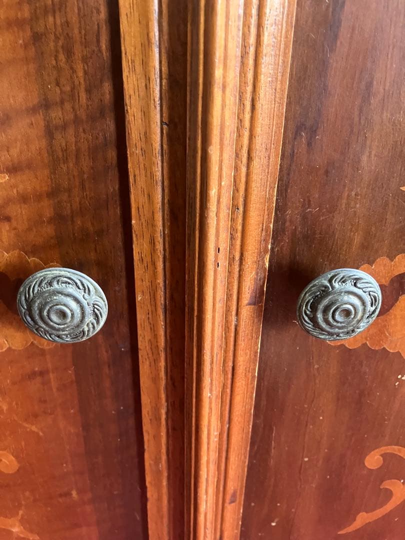 木製キャビネット　フローラルインレイ象嵌細工