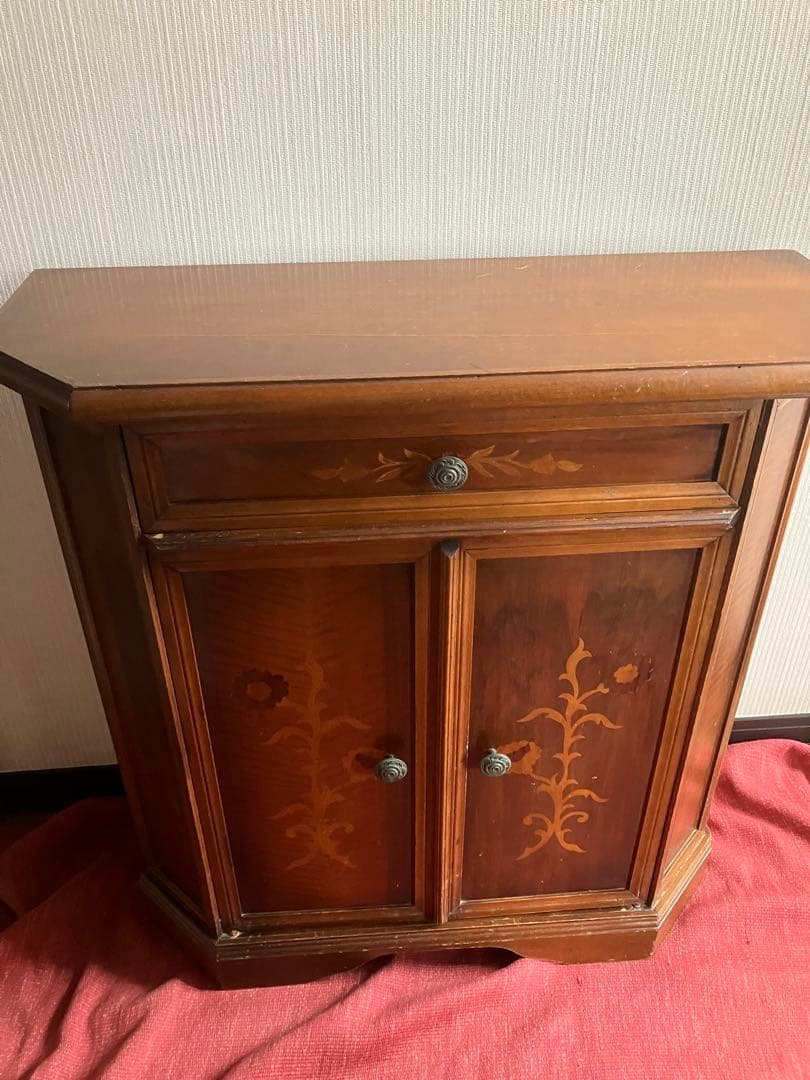 木製キャビネット　フローラルインレイ象嵌細工