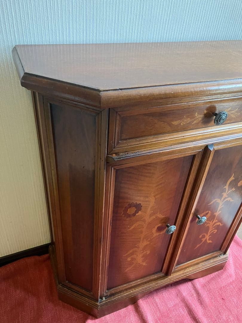 木製キャビネット　フローラルインレイ象嵌細工