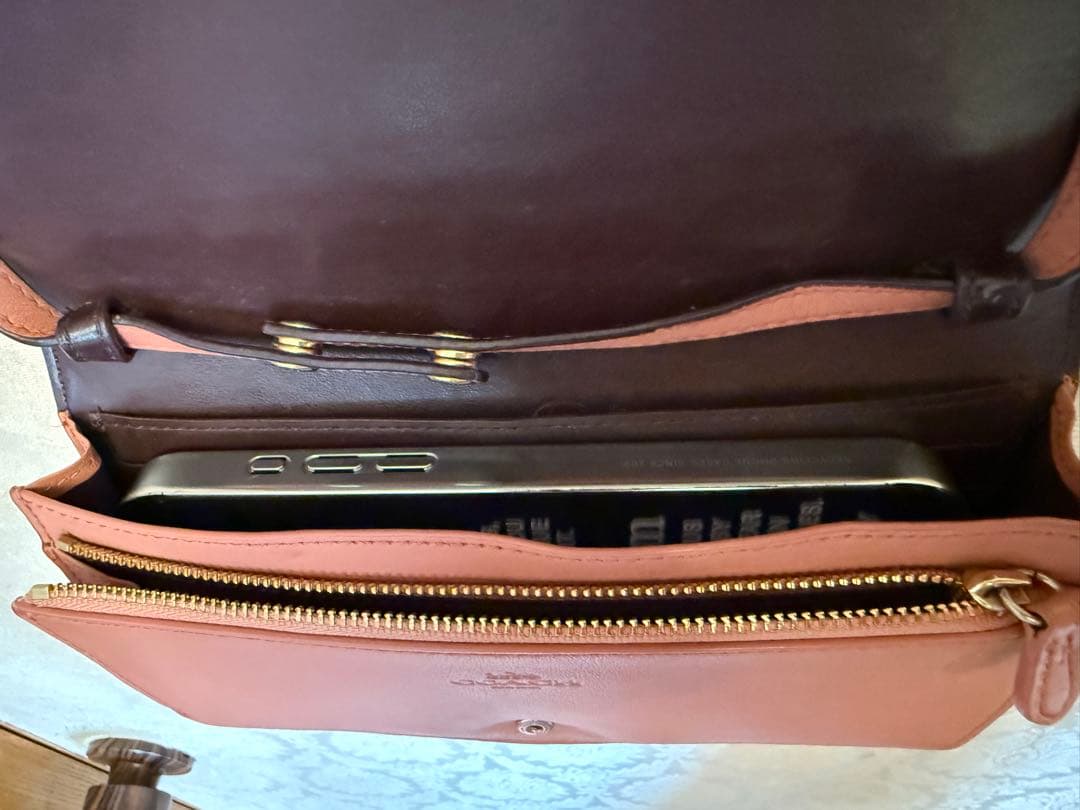 コーチ　COACH お財布ケータイ　斜め掛け　ピンクベージュ