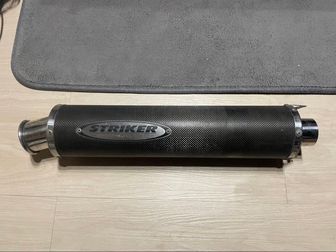 STRIKER カーボンファイバー マフラー