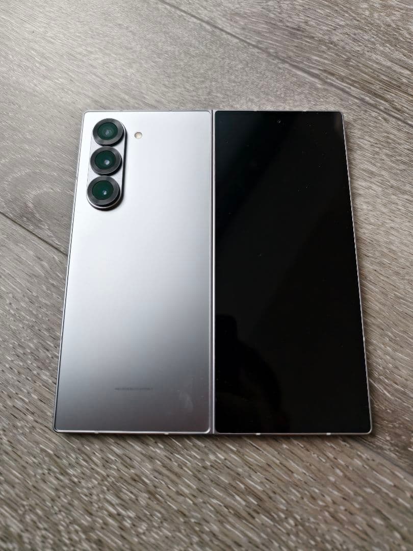 ジ*ン様 【ほぼ未使用】SIMフリー Samsung Galaxy Z Fold