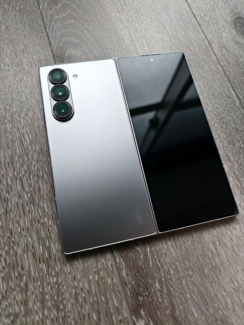 ジ*ン様 【ほぼ未使用】SIMフリー Samsung Galaxy Z Fold