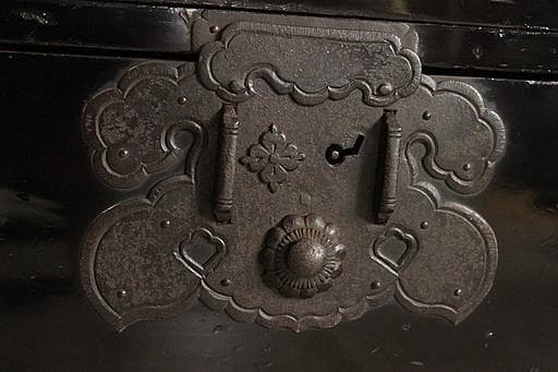 マカロン　時代庄内箪笥　兜金具　時代家具　収納タンス　古家具