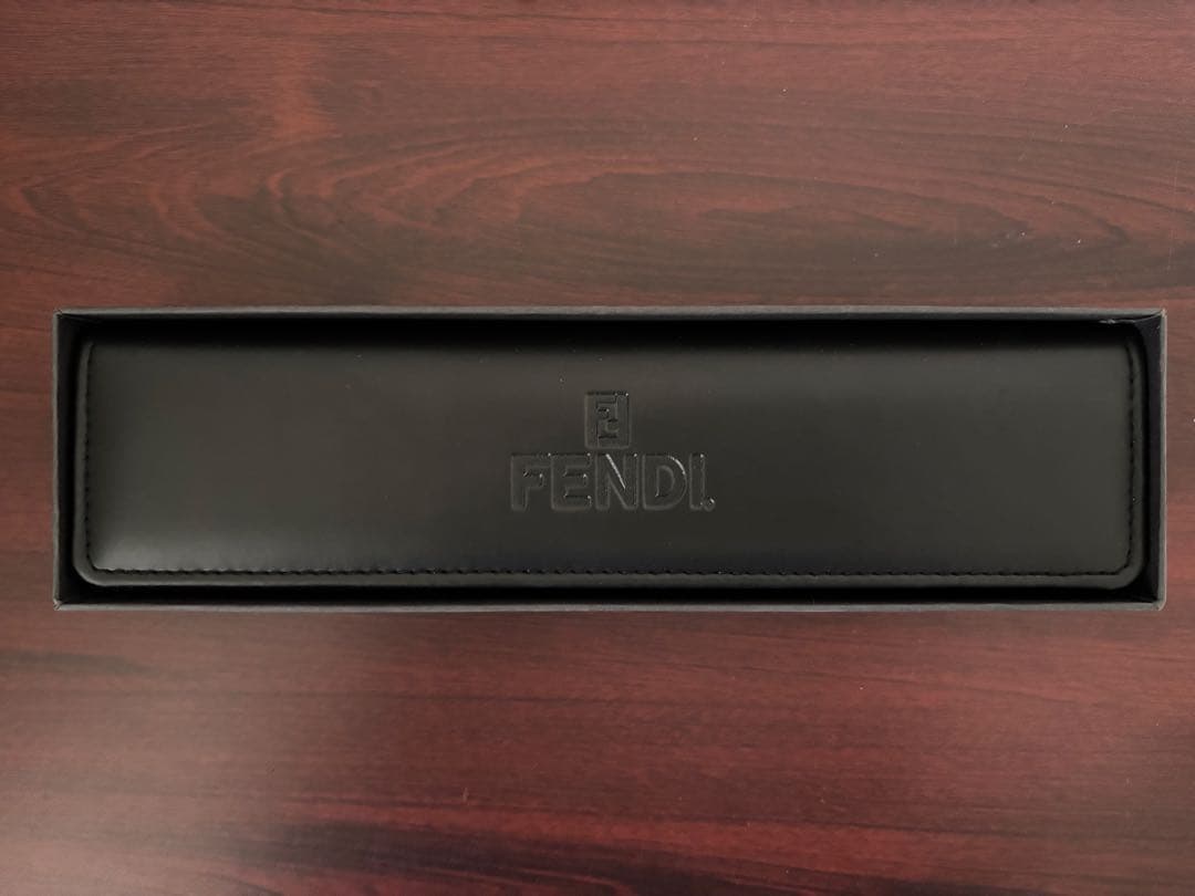 【ジャンク品】FENDI 黒 レザーベルト 時計 ゴールド金具