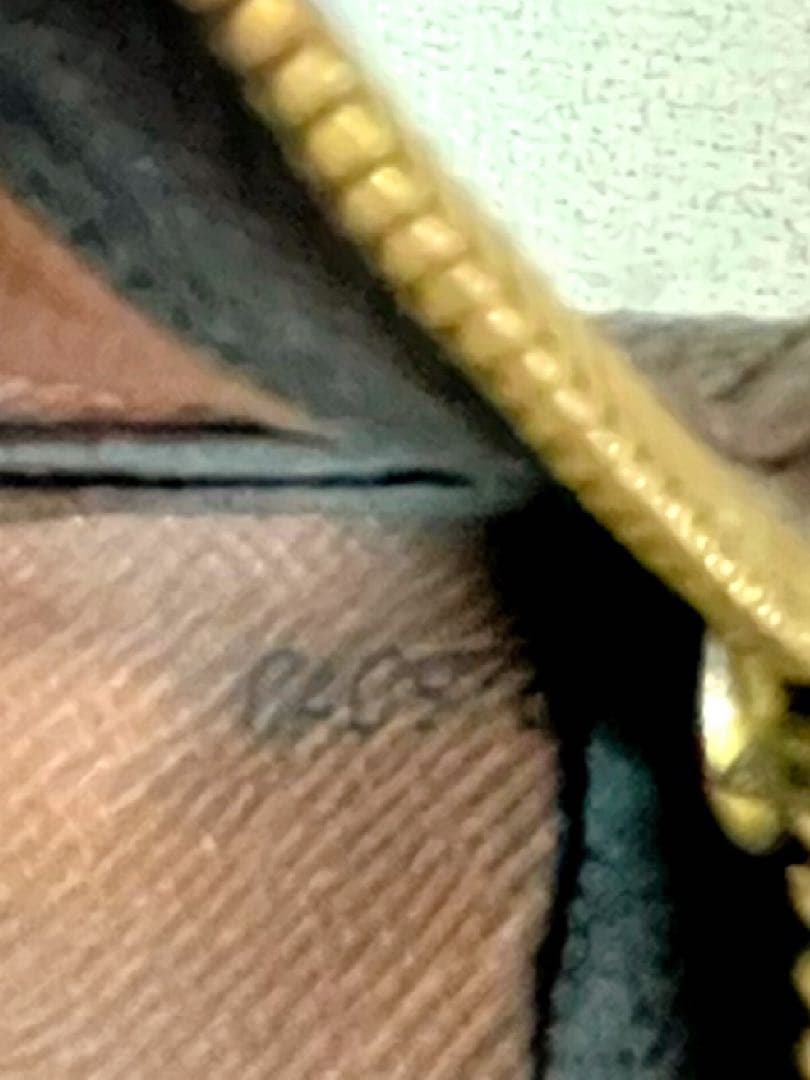 LOUIS VUITTON ルイヴィトン ポシェットクレ　モノグラム