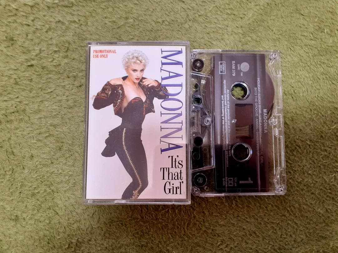 マドンナ　It's That Girl　UK製 貴重 シングルベスト集 カセット