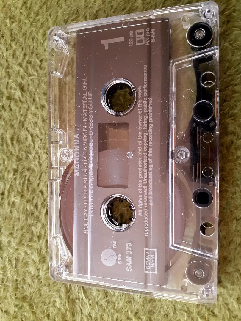 マドンナ　It's That Girl　UK製 貴重 シングルベスト集 カセット