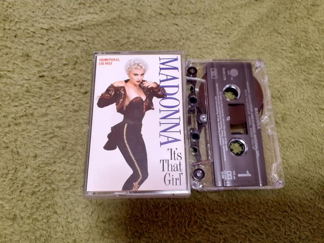 マドンナ　It's That Girl　UK製 貴重 シングルベスト集 カセット